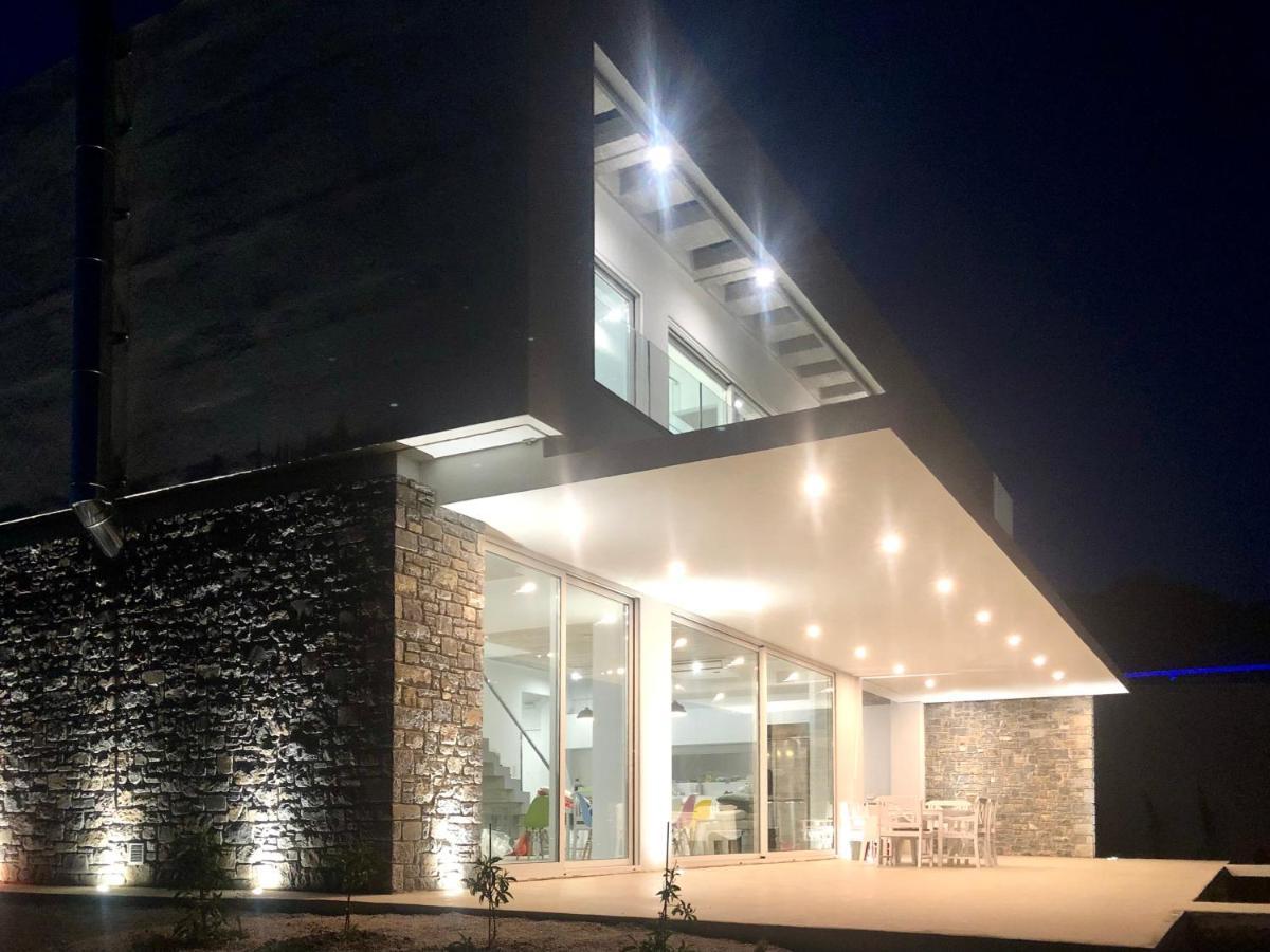 Kuro Beach House - Oceanfront Luxury & 25M Pool Achlia Extérieur photo