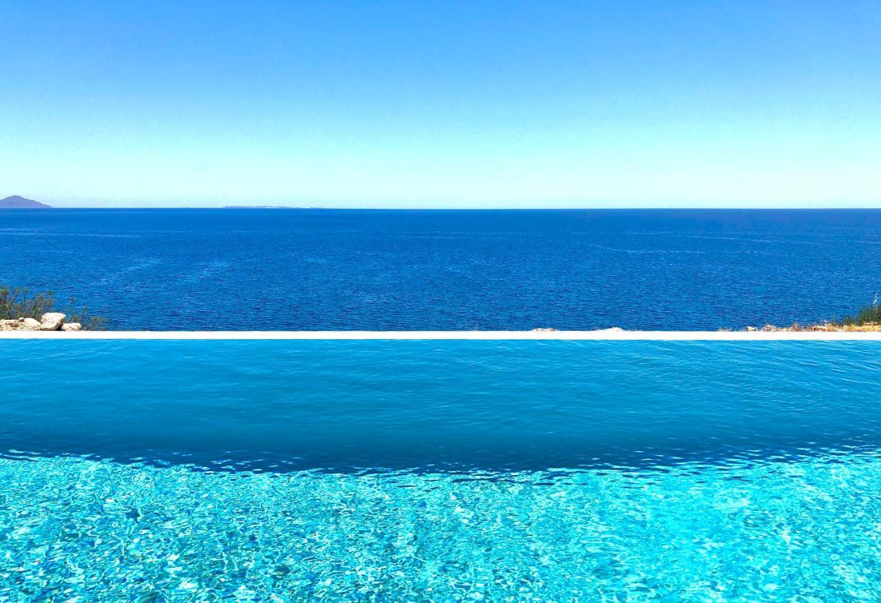 Kuro Beach House - Oceanfront Luxury & 25M Pool Achlia Extérieur photo
